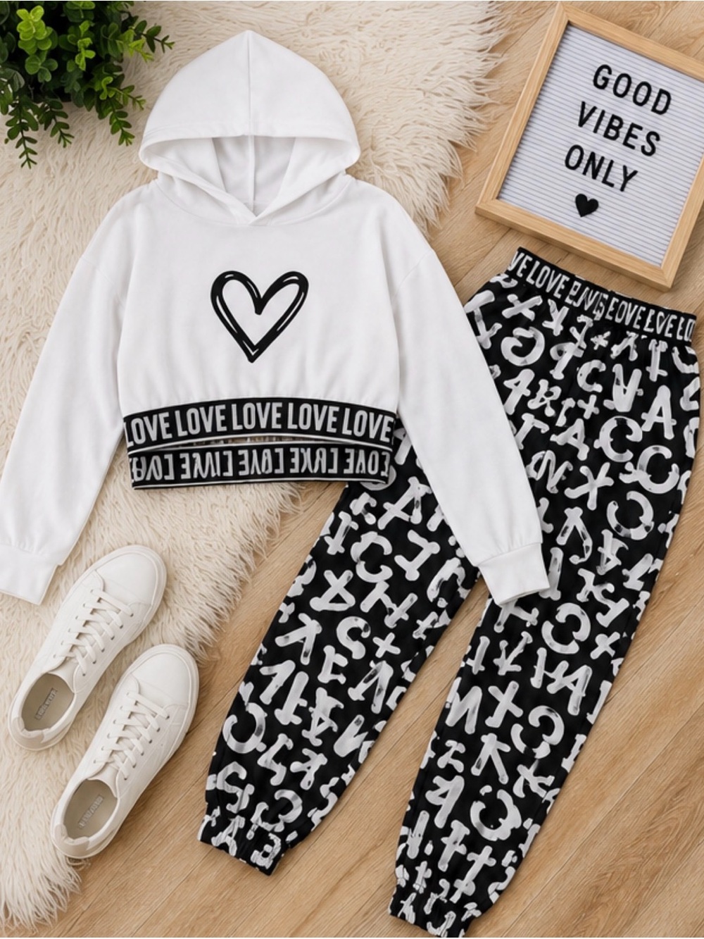 Women’s XS 2-Piece Black & White Graphic Hoodie Jogger Set – Cropped